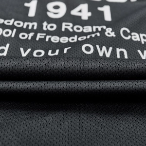 Men's loose black quick-dry jacket with breathable mesh and vintage 1941 graphic print