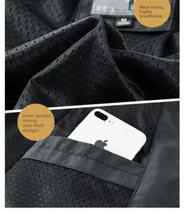 Détail de la doublure en maille noire respirante et poche intérieure pour smartphone