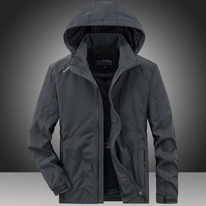 Veste outdoor à capuche pour homme en gris foncé avec tissu coupe-vent et doublure mesh