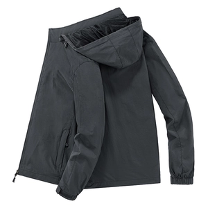 Coupe-vent sport gris foncé pour hommes avec capuche, doublure en filet et poches zippées