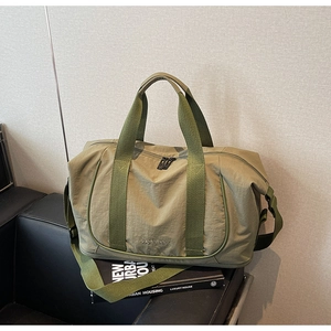 Détails du sac de voyage en nylon imperméable vert olive avec poignées robustes