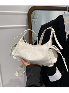 Borsa a tracolla plissettata oversize color crema in pelle con lunghi lacci decorativi