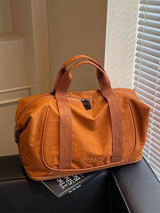 Grand sac de voyage orange brûlé fabriqué en tissu de nylon résistant à l'eau