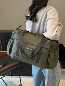 Sac de voyage vert armée à grande capacité avec bretelles réglables et poches latérales