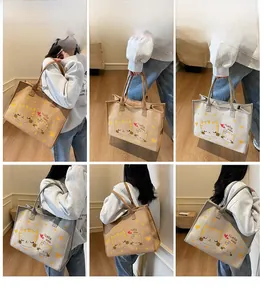Vues détaillées d'un grand sac cabas en toile avec imprimé chat mignon et texte design
