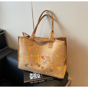 Détail du sac cabas en toile kaki avec imprimé chat I LOVE MUM et coutures soignées