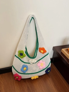 Sac à bandoulière tricoté avec fleurs 3D colorées et maille blanche évidée