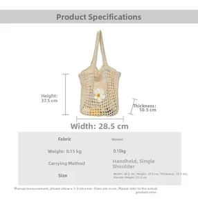 Détail montrant les dimensions du sac fourre-tout tissé crème avec marguerites blanches