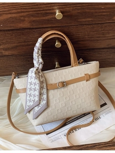 Sac Seau en Cuir PU Mode pour Femmes Sac Bandoulière Texture Gaufrée Avec Décoration de Foulard Sac à Main Tendance