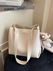 Women PU Leather Bucket Bag Minimalist Large Capacity Shoulder Bag With Plush Charm Commuting Crossbody Bag Fashion Handbag