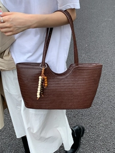 Large Capacity Woven Tote Bag For Women PU Leather Solid Color Handbag With Wooden Bead Charm Casual Shoulder Bag