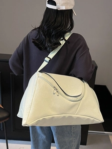 Große beige Reisetasche für Fitness und Sport mit verstellbarem Schultergurt und Textur
