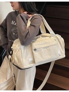 Large white canvas travel bag for women, ideal for yoga and weekend gym trips