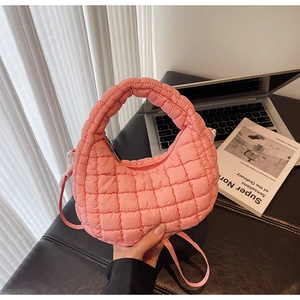 Sac bouffant rose matelassé à carreaux avec bandoulière amovible et poignée chic