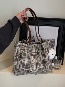 Vintage large capacity geometric woven tote bag with pearl chain and leather handles