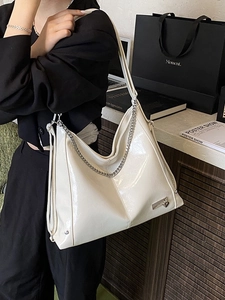 Vintage Large Capacity Tote Bag For Women PU Leather Shoulder Bag With Silver Metal Chain Heart Pendant Commuter Handbag