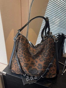 Versatile leopard print tote bag with adjustable leather straps and spacious design