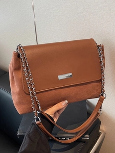 Vintage brown shoulder bag with chain strap and contrast leather texture design
