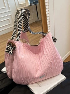 Sac fourre-tout rose plissé style nuage avec bandoulière en corde tissée bicolore