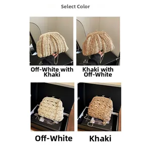 Collage de quatre sacs bandoulière en paille faits main avec chaînes en beige et kaki