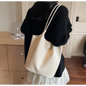 Detailed view of cream white tote bag in lychee pattern leather for daily use