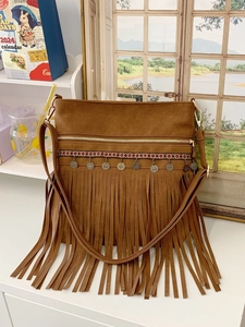 Sac à Épaule à Franges Bohème Vintage en Suède Sac Bandoulière Avec Broderie Ethnique Et Pendentifs en Métal Femme