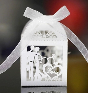 Elegant Laser Cut Wedding Favor Candy Boxes Artificial Pearl Paper Hollow Love Heart Bride Groom Design Gift Wrapping Boxes With Ribbon For Party Guest