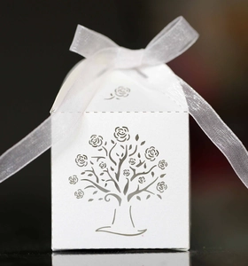 Laser Cut Rose Tree Wedding Favor Candy Boxes With Organza Ribbon Hollow Artificial Pearl Paper Gift Packaging Boxes For Party Banquet