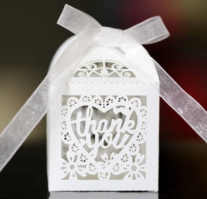 Laser Cut Heart Favor Boxes Pearlescent Paper Hollow Gift Box With Ribbon For Wedding Party Elegant Thank You Candy Box