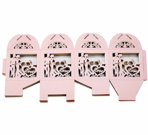 Boîte à bonbons de mariage rose découpée au laser avec silhouettes mariés et cœurs Love