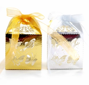 Laserschnitt-Geschenkboxen mit Schmetterlingsmotiv in Gold und Silber und Schleifen