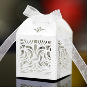 European Hollow Out Laser Cut Artificial Pearl Paper Favor Box With Ribbon Bow Elegant Vintage Candy Packaging For Wedding Party Celebration