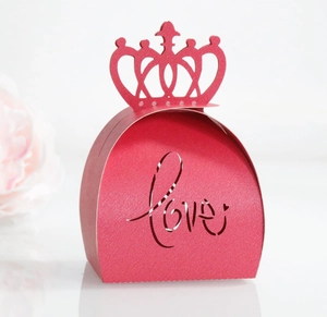 Rosafarbene Krone Laser-Cut-Geschenkbox mit LOVE-Schriftzug für Hochzeit und Süßes