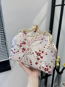 Vintage Chinese Style Crossbody Bag For Women Satin Fabric Embroidery Plum Blossom Artificial Pearl Kiss Lock Clutch Elegant Party Handbag