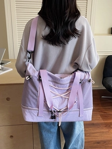 Grand sac de voyage violet avec compartiment à chaussures et sangle de bagage