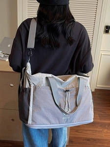 Large expandable travel tote bag in grey nylon for fitness and short trips