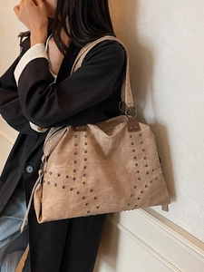 Suede tote bag with bronze rivet star pattern and fringes for casual style