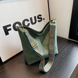 Retro Large Capacity PU Leather Tote Bag For Women With Bohemian Ethnic Wide Strap Simple Casual Shoulder Bag Commuting Bag