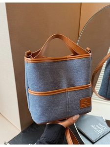 Sac Seau Femme en Denim Patchwork Cuir PU Couleur Contrastée Sac Bandoulière Décontracté Navette avec Poignée Supérieure
