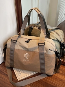 Large Capacity Travel Bag For Men Women Color Block Waterproof Sports Fitness Duffel Bag With Dry Wet Separation Function