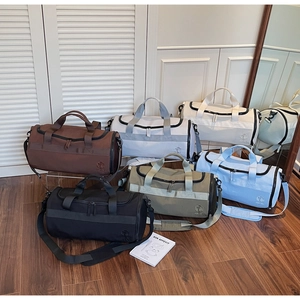Détails des sacs de sport en six couleurs avec bandoulières rembourrées réglables
