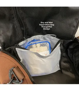 Vue macro du compartiment étanche de séparation sec-humide avec fermeture de sac de voyage