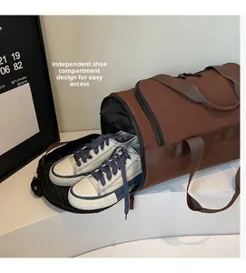 Détail du sac de sport avec compartiment à chaussures séparé et ventilé