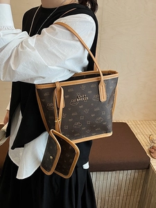 Brown tote bag and mini pouch set with cute cat patterns for casual commuting