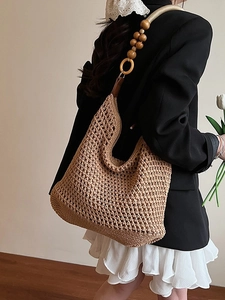 Sac à bandoulière tissé kaki à la mode avec grandes perles en bois pour un style de vacances