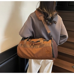 Sac de sport marron en toile avec logo NINGJIA et poche latérale en filet respirant