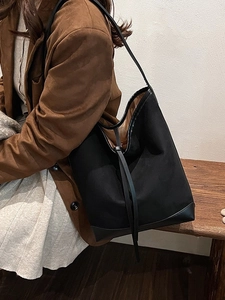 Retro black large capacity shoulder tote bag in contrast splicing style for women
