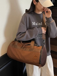 Grand sac de sport marron caramel avec bandoulière pour le fitness et les voyages