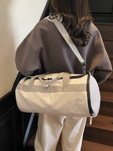 Sac de sport imperméable pour femmes blanc cassé avec compartiment sec-humide et filet