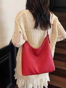 Retro red pebble leather hobo bag for women with large capacity and elegant shoulder strap